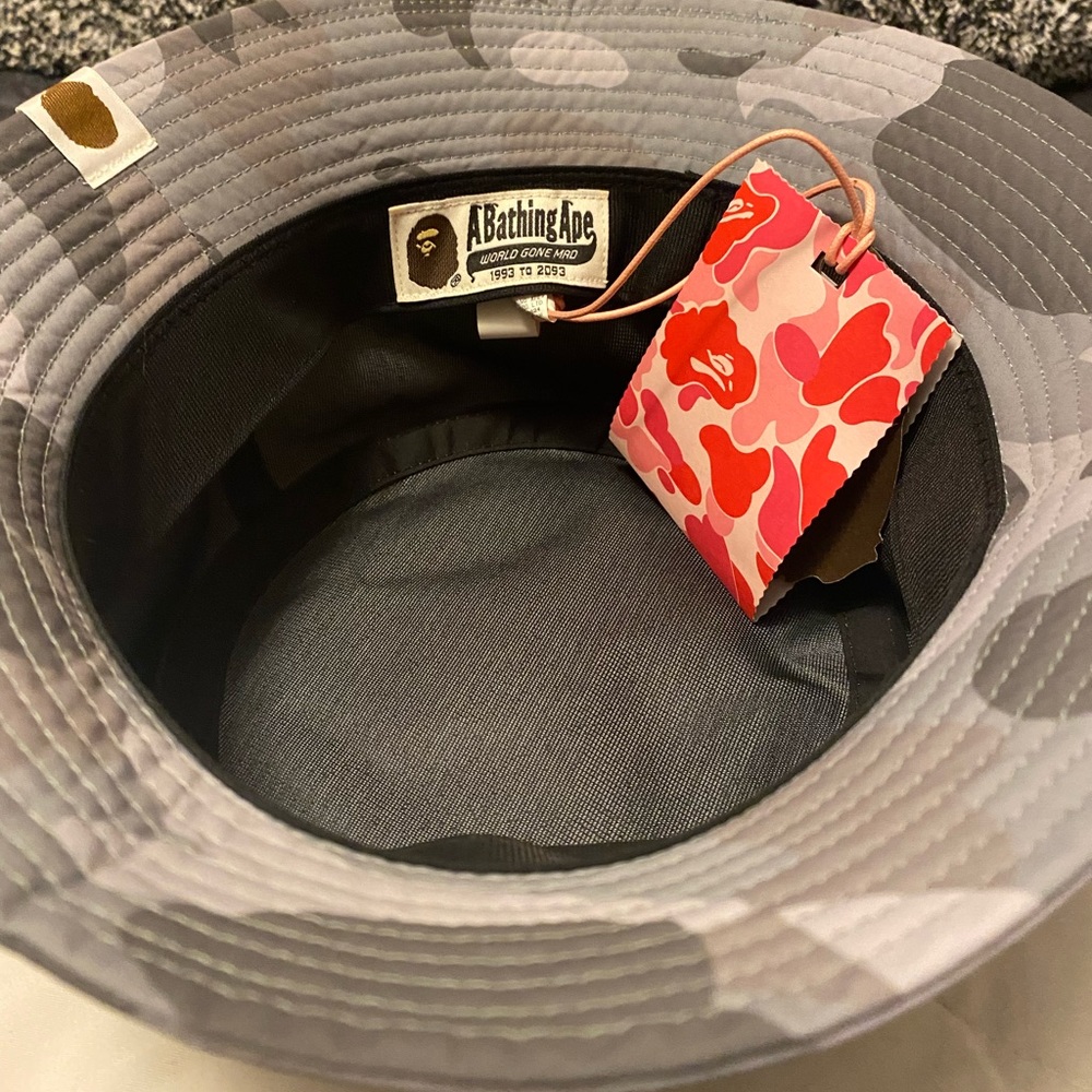 Brand new bucket hat bape. SS19 never used original with tags on